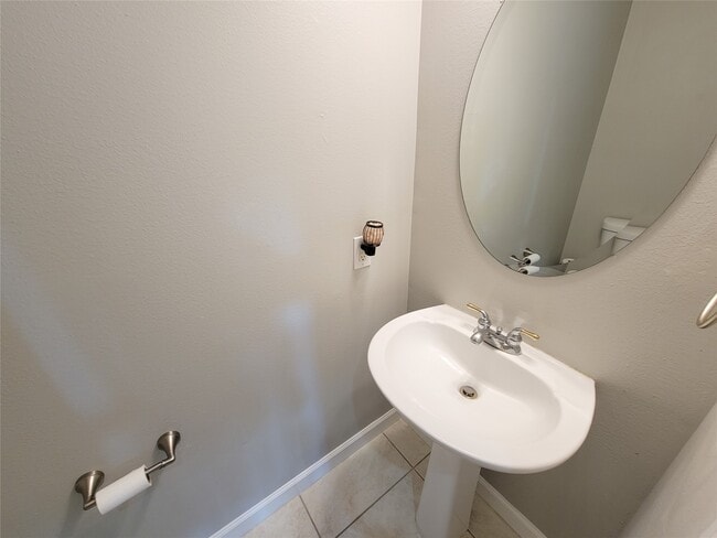 Building Photo - 15607 Tarpon Springs Ct