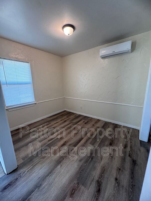 Building Photo - 109 S Palo Duro St