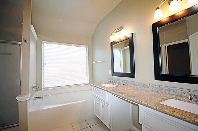 Building Photo - 21922 Golden Cedar Dr
