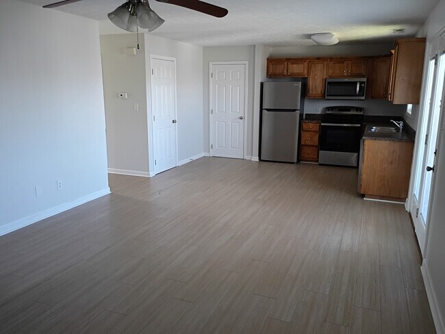 Building Photo - 290 Creekwood Ave