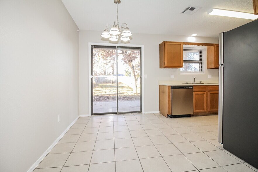 Building Photo - 10321 Koch Dr