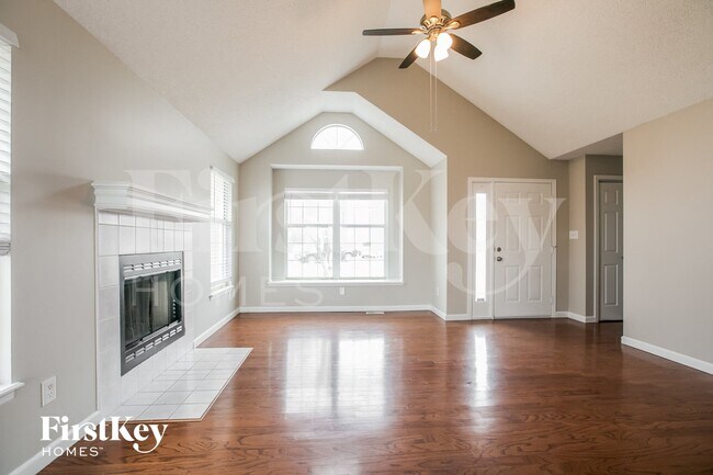 Building Photo - 1049 NE Queens Cir