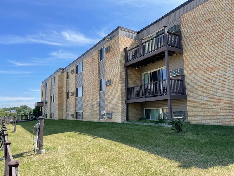 Interior Photo - Summit Park
