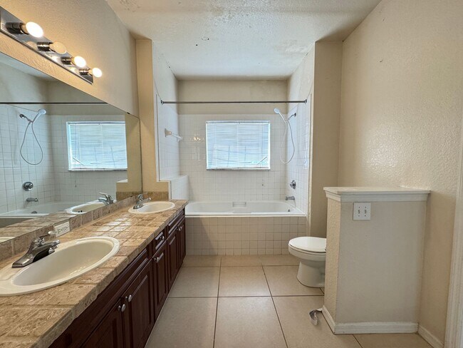 Building Photo - Gated Condo Next to The Mall At Millenia with Great Amenities