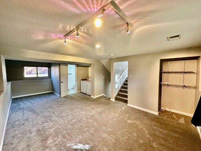 Building Photo - AVAILABLE NOW! Charming 3-Bedroom Retreat ...