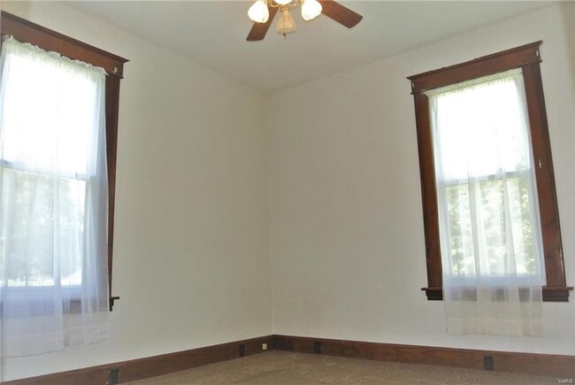 Building Photo - 613 W Clay St