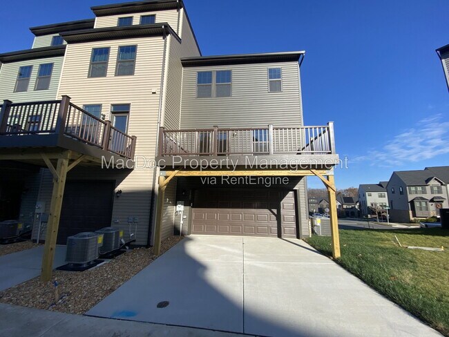 Building Photo - 1100 Rampart Dr