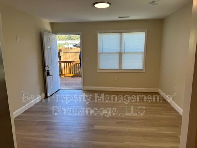 Building Photo - 5249 -M