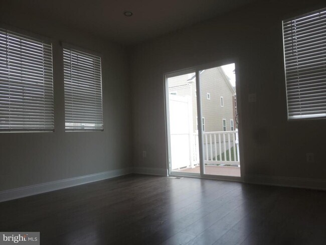 Building Photo - 7111 Tyndale Way