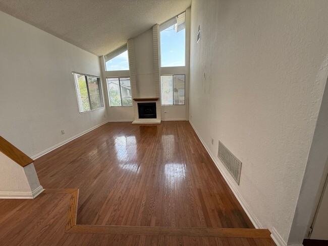 Building Photo - Single story 3 bed, 2 bath pool home
