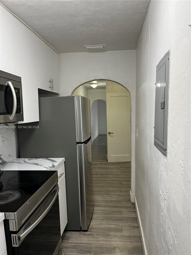 Building Photo - 1999 NW 2nd St