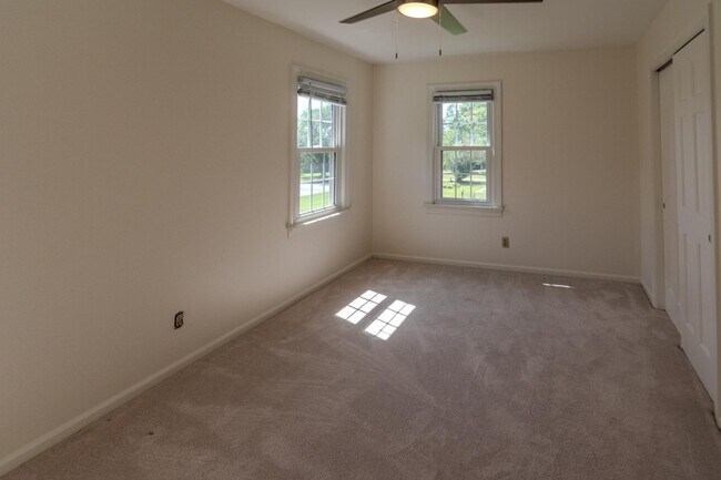 Building Photo - 428 Ingleside Dr