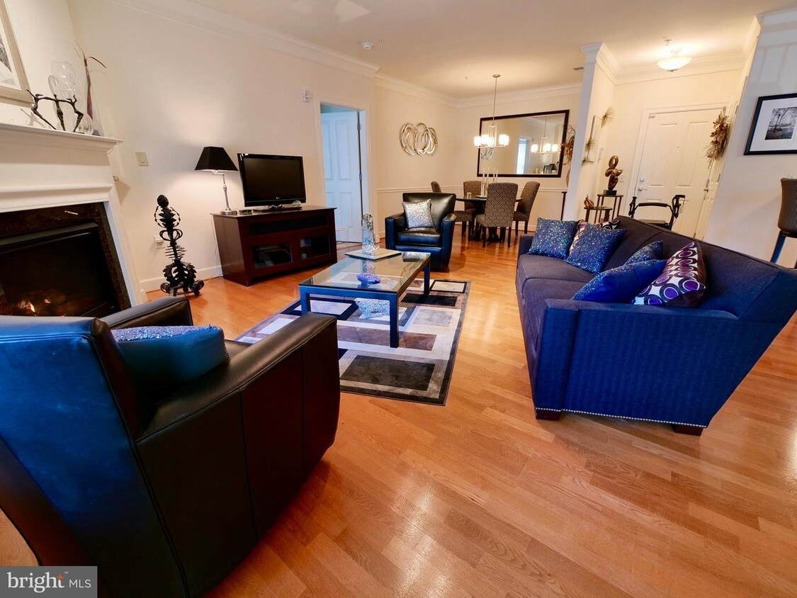 Building Photo - 213 Cornerstone Dr