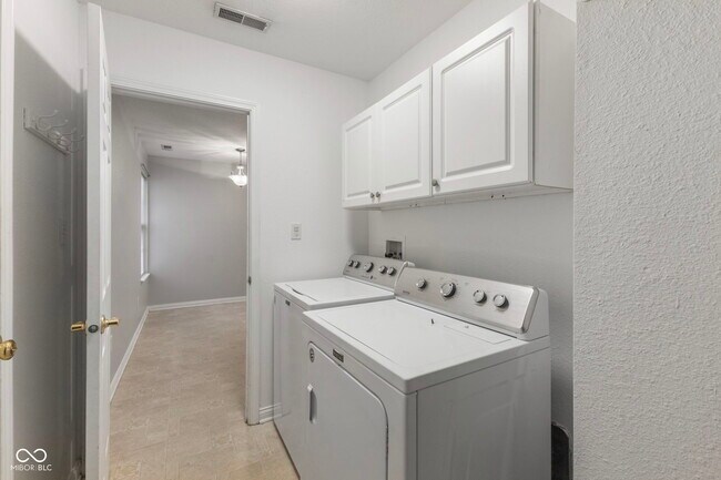 Building Photo - 5918 Remrod Dr