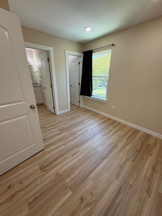 Building Photo - 221 FM 439 Loop