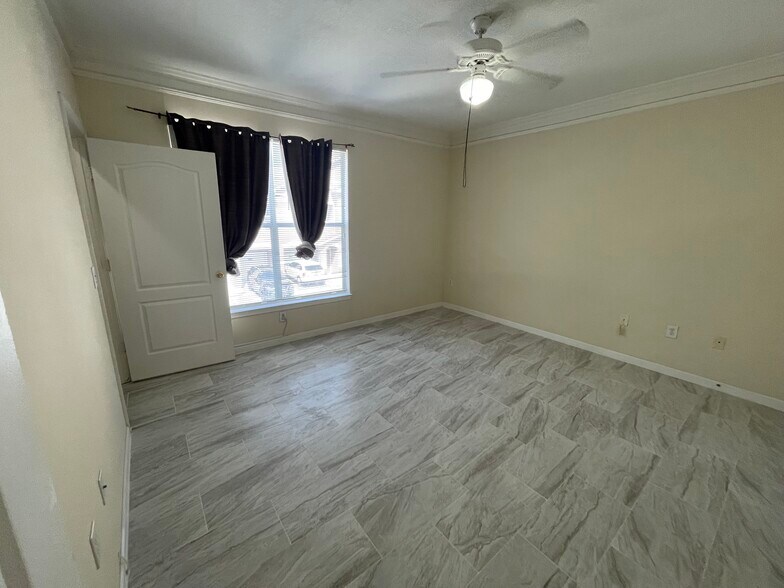 Building Photo - 18108 VILLA CREEK Dr