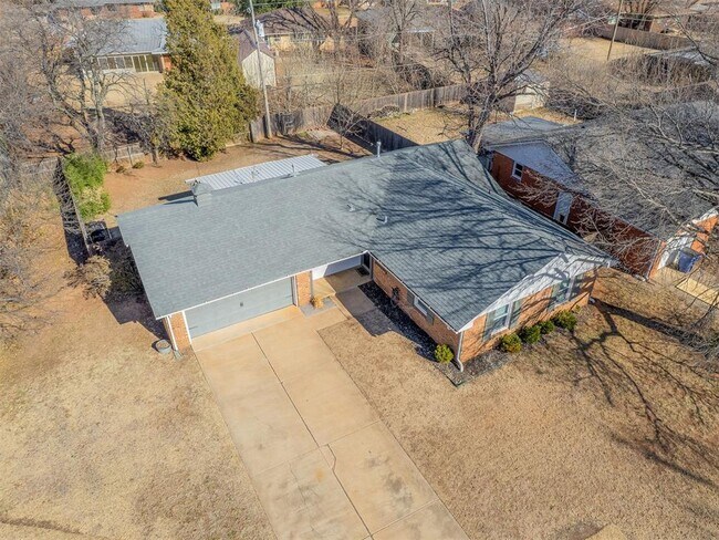 Building Photo - 2641 Kent Dr