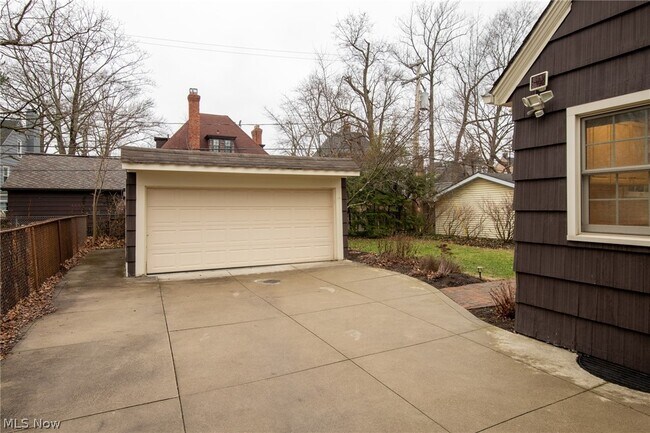 Building Photo - 3350 Avalon Rd