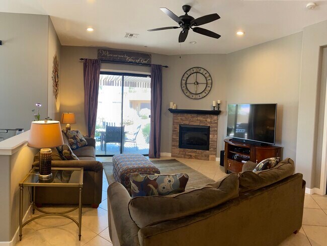 Livng room - 4241 N Pebble Creek Pky