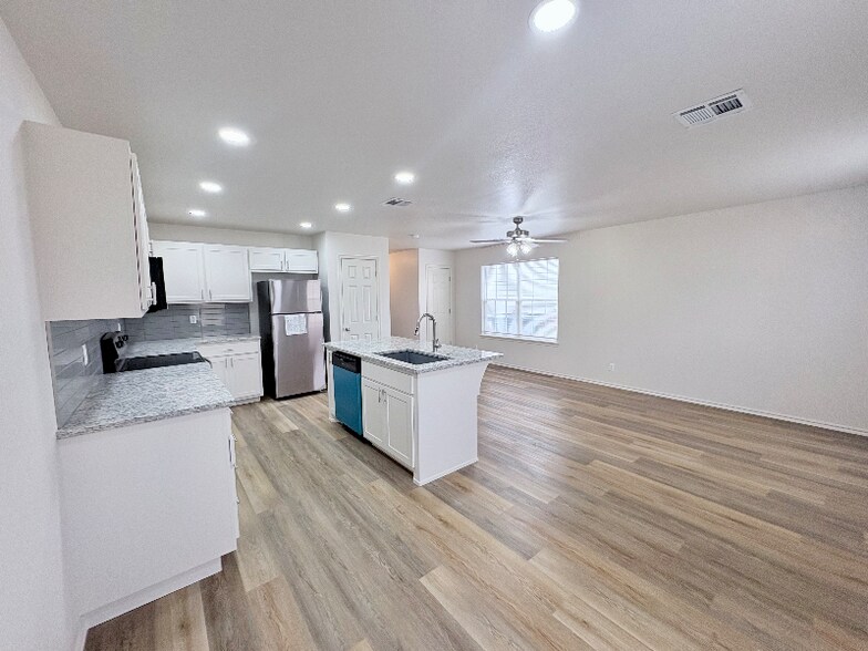 Building Photo - 955 Hamilton Falls