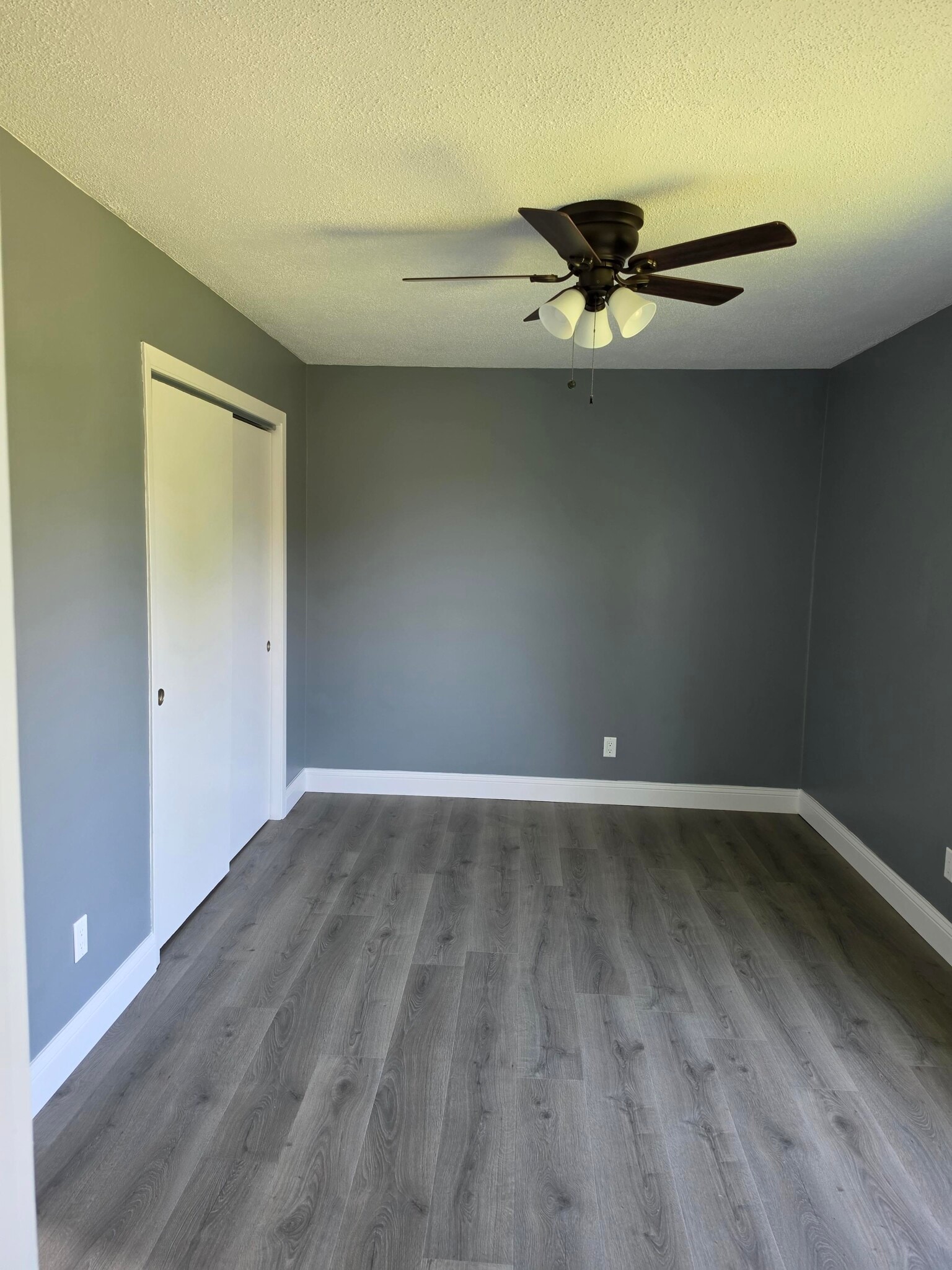 Building Photo - 421 River Bend Dr