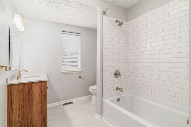 Building Photo - 426 E Mithoff St