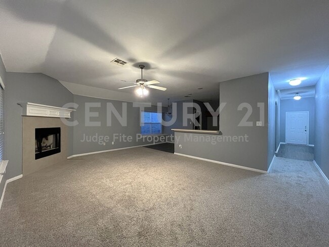 Building Photo - Well Maintained 4/2/2 Home Nestled on Corn...