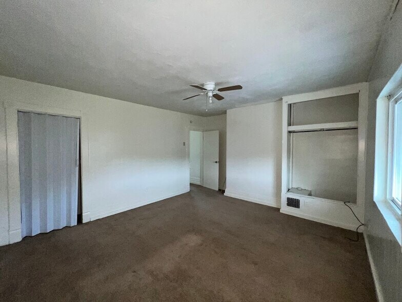 Building Photo - 709 Waddell Ave