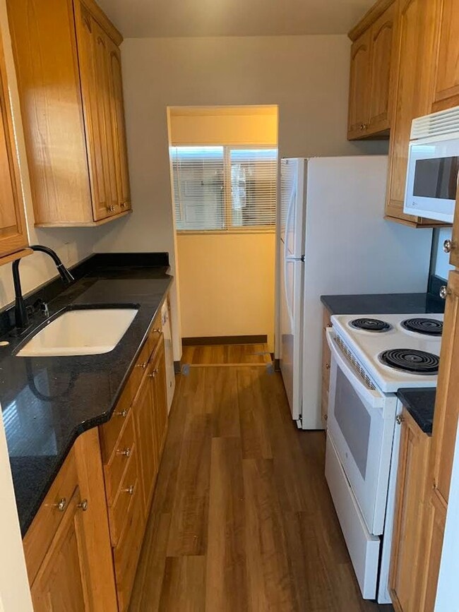 Building Photo - Recently Updated