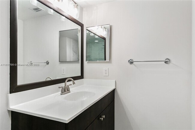 Building Photo - 20505 E Country Club Dr