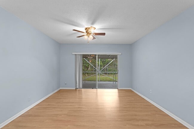 Building Photo - 8555 Bella Vista Dr