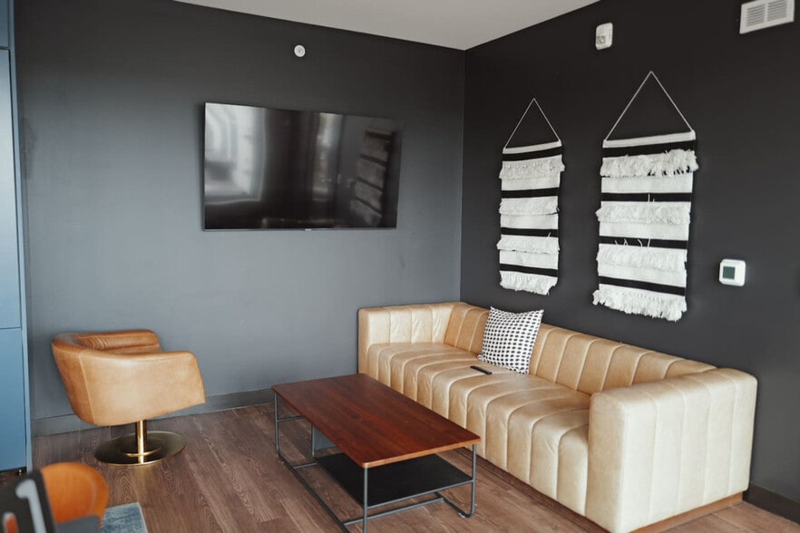 Building Photo - 10 E 18th St