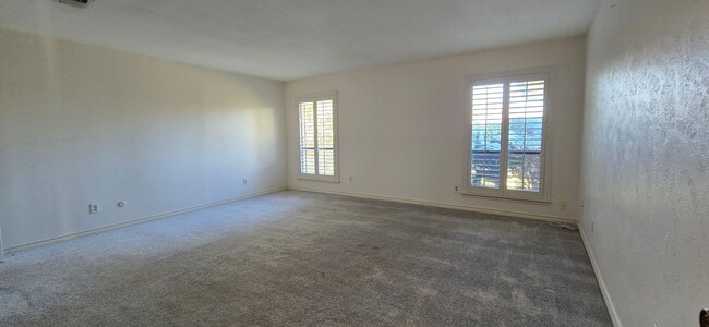 Building Photo - Spacious Rental in White Settlement!