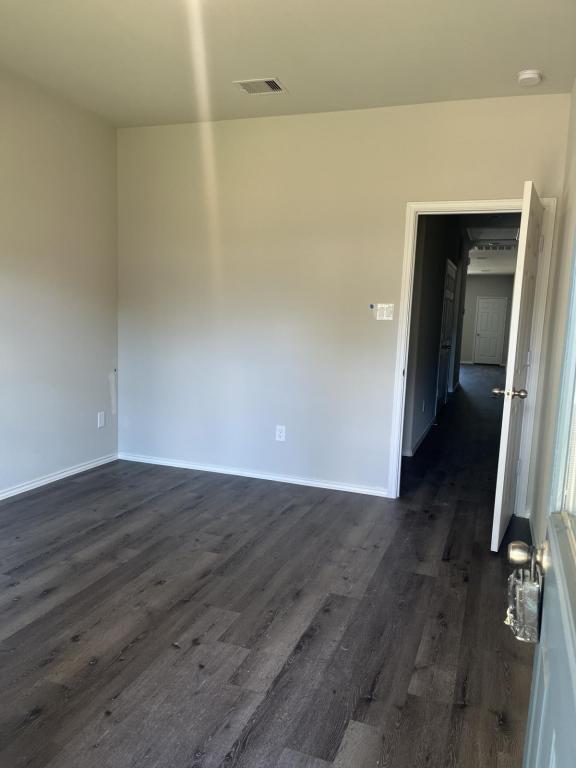 Building Photo - 409 E Avenue