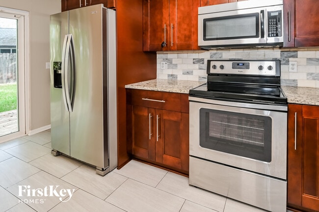 Building Photo - 6835 Candlewood Dr S