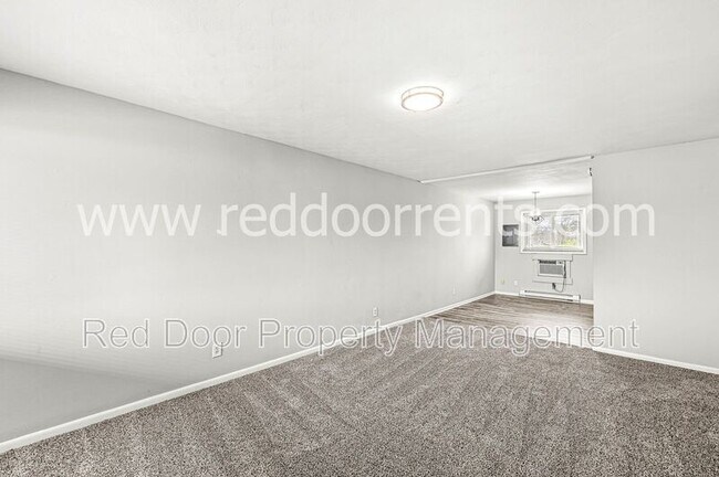 Building Photo - 10301 Medallion Dr