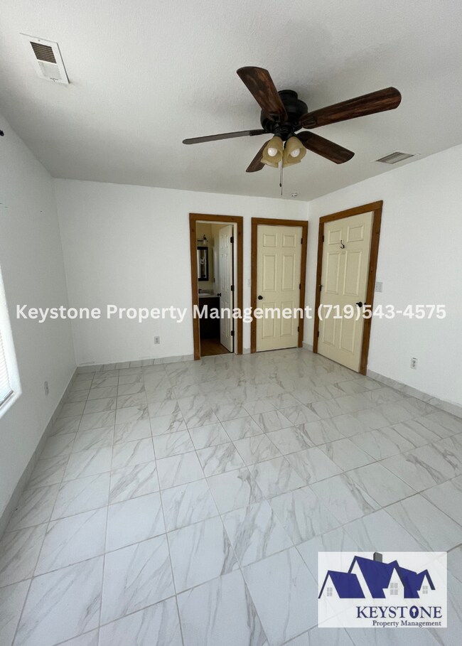 Building Photo - Horse Property with Corrals/Stables - 3 Be...