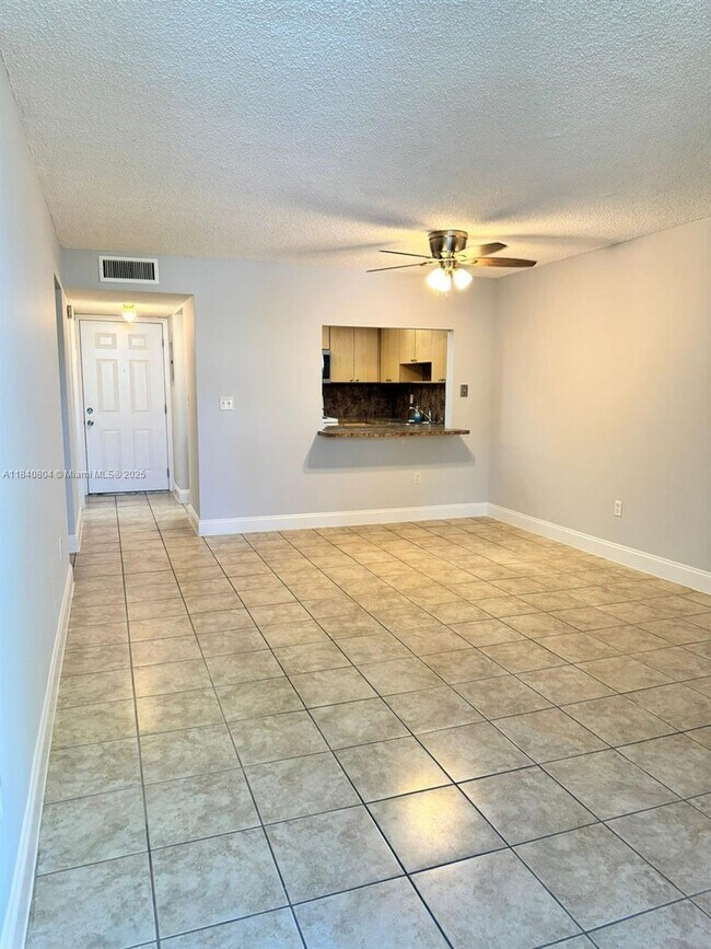 Building Photo - 10090 NW 80th Ct