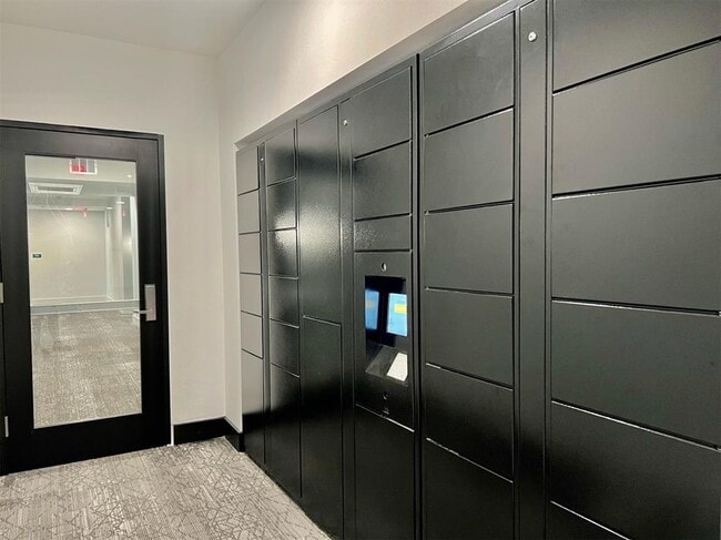 Building Photo - 2500 Longview St