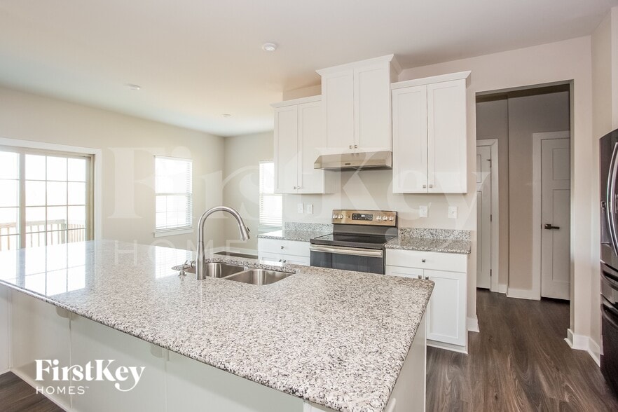 Building Photo - 1658 Scarbrough Cir SW