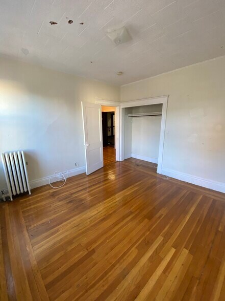 Primary Photo - 126 Warren St