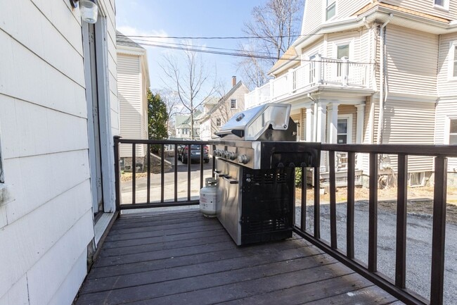 Building Photo - NO BROKER FEE!  SPACIOUS AND BRIGHT BRIGHTON CTR 5 BED/3 BATH AVAIL 9/1