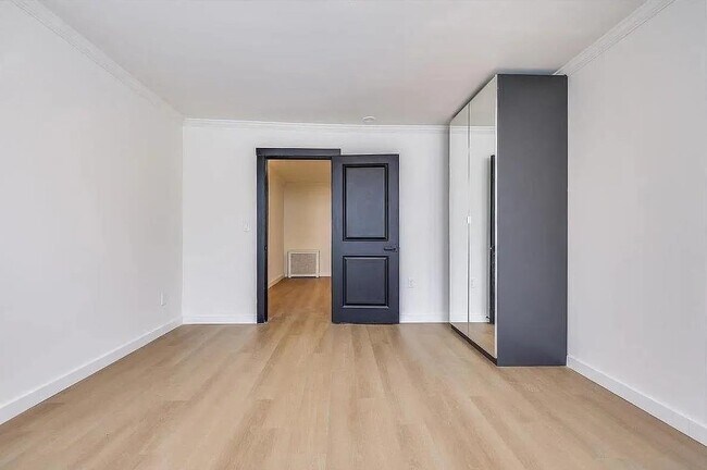 Building Photo - 608 Palisade Ave