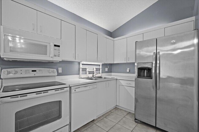 Building Photo - 12556 Woodmill Dr