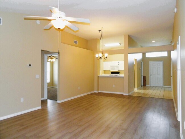 Building Photo - 1802 Durkee Pl
