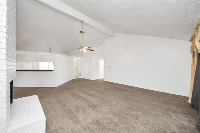 Building Photo - 13610 Piney Oaks Dr