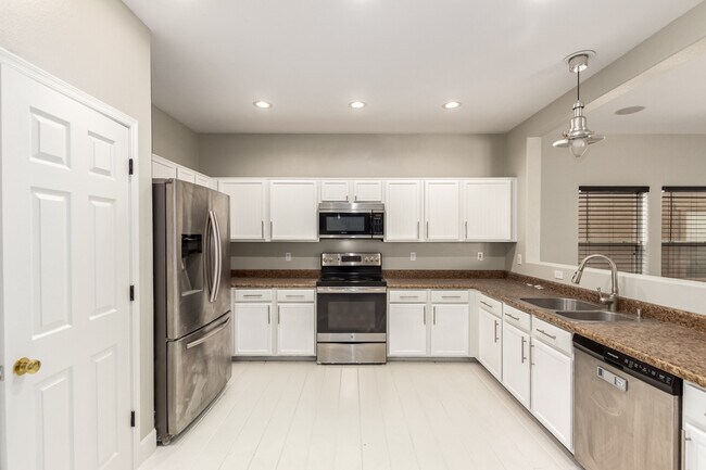 Building Photo - 21127 Avenida Del Valle Ct