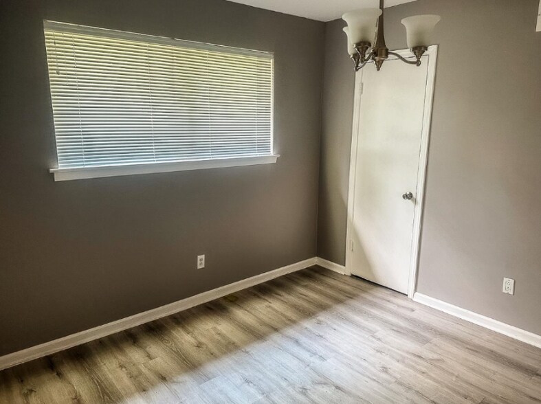 Building Photo - 3909 Range Line Rd