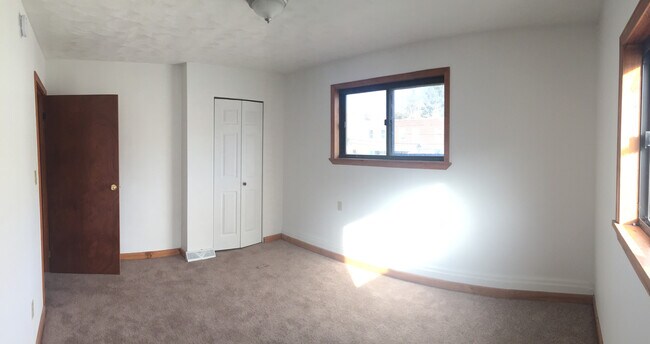 Building Photo - 1000 Evergreen Ave