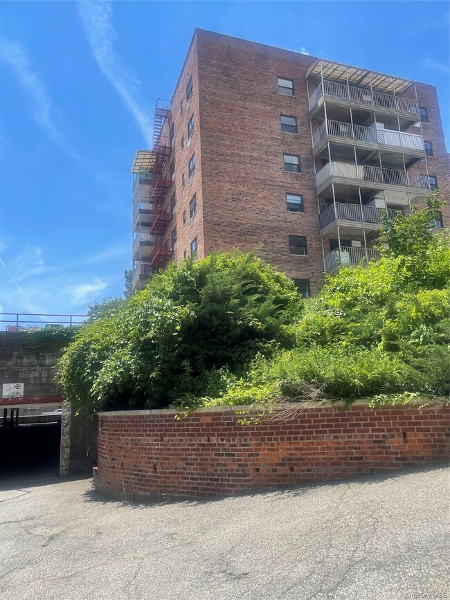 Building Photo - 671 Bronx River Rd